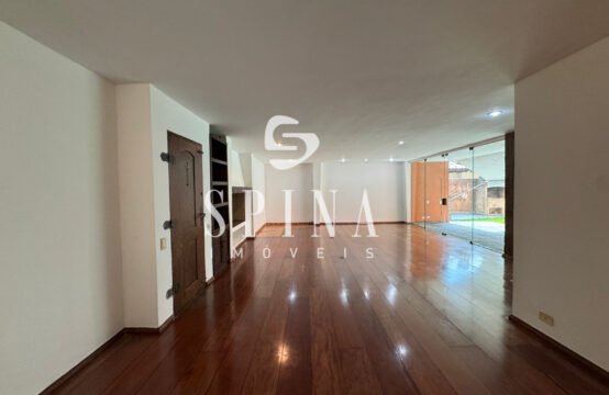 Casa a venda em ótima localização